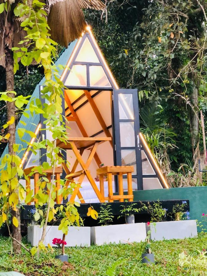 Bed and Breakfast The We2 "Wildwood Elegance Escape" Induruwa Esterno foto
