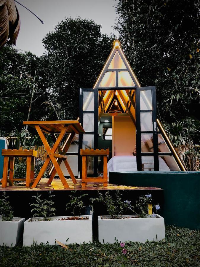 Bed and Breakfast The We2 "Wildwood Elegance Escape" Induruwa Esterno foto