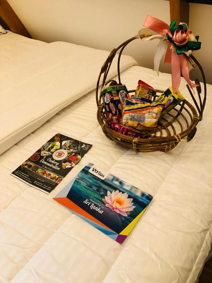 Bed and Breakfast The We2 "Wildwood Elegance Escape" Induruwa Esterno foto