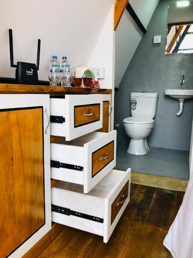 Bed and Breakfast The We2 "Wildwood Elegance Escape" Induruwa Esterno foto