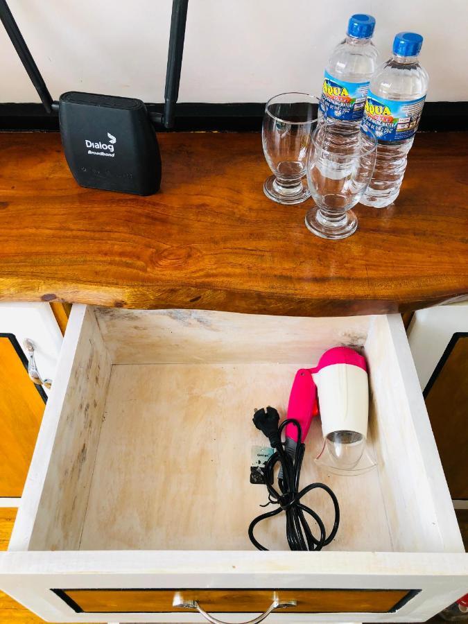 Bed and Breakfast The We2 "Wildwood Elegance Escape" Induruwa Esterno foto