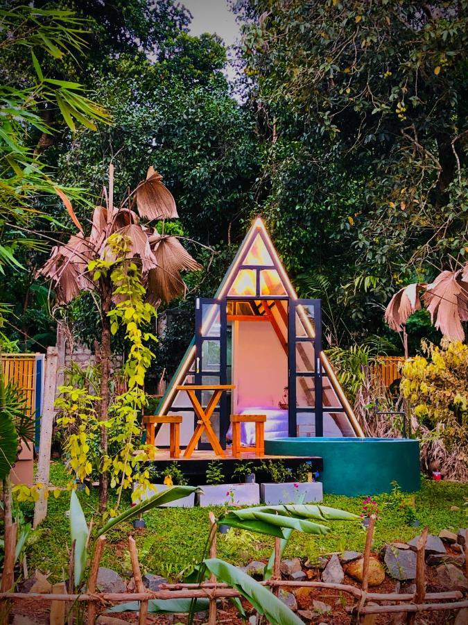 Bed and Breakfast The We2 "Wildwood Elegance Escape" Induruwa Esterno foto